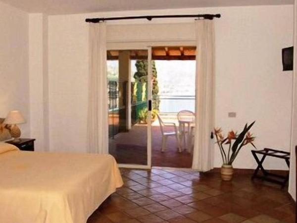 Bay Palace Mazzarò : photo 1 de la chambre chambre triple avec balcon