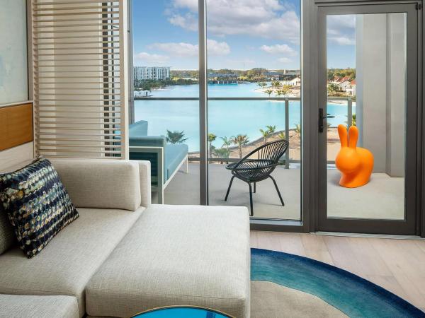 Conrad Orlando : photo 2 de la chambre chambre lit king-size avec balcon - vue sur lagune