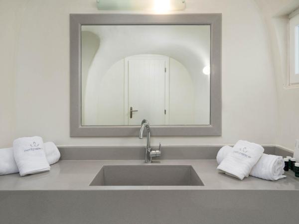 Petit Palace Suites : photo 6 de la chambre exclusive suite with outdoor heated jetted hot tub and caldera view