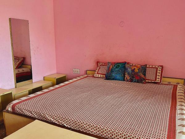 Jwala Niketan Eco Homestay : photo 2 de la chambre chambre triple avec salle de bains