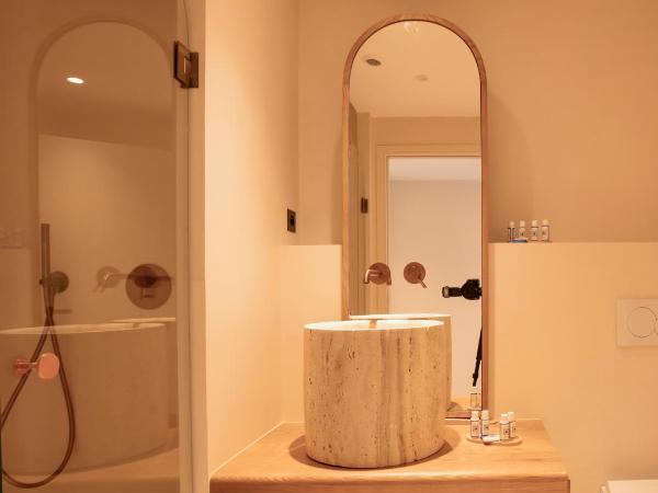 Tinah Saint-Tropez : photo 4 de la chambre chambre double supérieure avec terrasse - vue sur mer