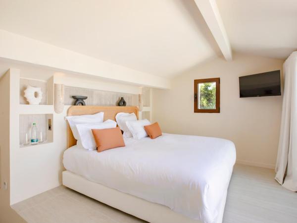 Tinah Saint-Tropez : photo 7 de la chambre chambre double supérieure avec terrasse - vue sur mer