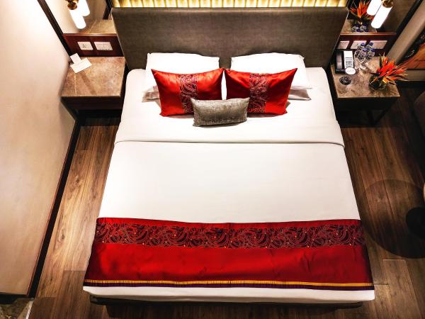 Vivanta Kolkata EM Bypass : photo 3 de la chambre chambre lit king-size premium - vue sur ville
