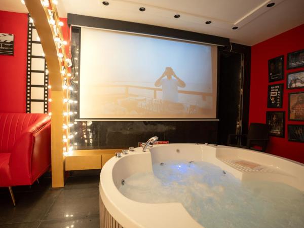 Orsom Stays - Sector 42 Gurgaon : photo 5 de la chambre studio lit king-size deluxe