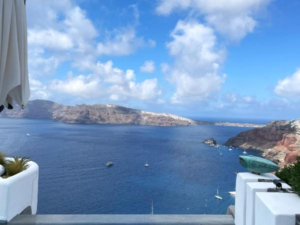 IKIES Santorini : photo 9 de la chambre maisonnette the sailor - vue sur caldera