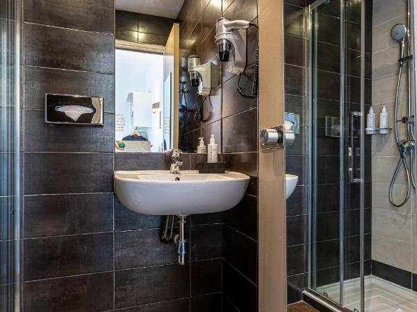 Hotel Alpha Paris Eiffel by Patrick Hayat : photo 6 de la chambre deux chambres doubles adjacentes eiffel