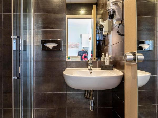 Hotel Alpha Paris Eiffel by Patrick Hayat : photo 7 de la chambre deux chambres doubles adjacentes eiffel