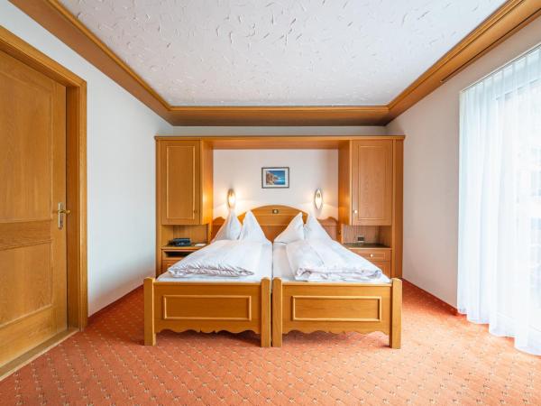 Hotel Christiania Saas-Fee : photo 1 de la chambre chambre familiale avec balcon