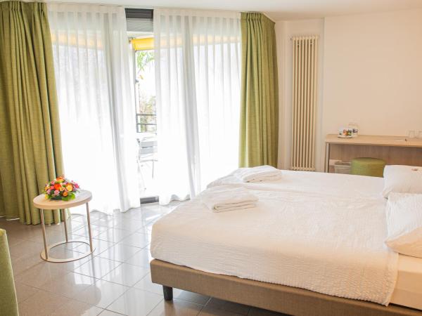 Hotel Nessi Locarno : photo 5 de la chambre chambre double supérieure avec balcon