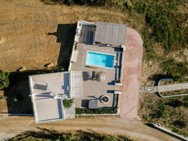 Naxos Finest Hotel & Villas : photo 5 de la chambre villa with outdoor hot tub & private pool