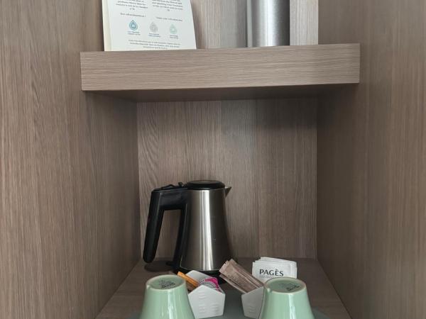 Best Western Plus La Marina : photo 1 de la chambre suite lit queen-size - non-fumeurs - vue sur port