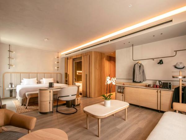 Only YOU Hotel Málaga : photo 1 de la chambre suite junior oy love