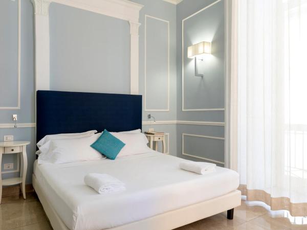 Napolit'amo Hotel Principe : photo 2 de la chambre chambre double ou lits jumeaux deluxe avec balcon