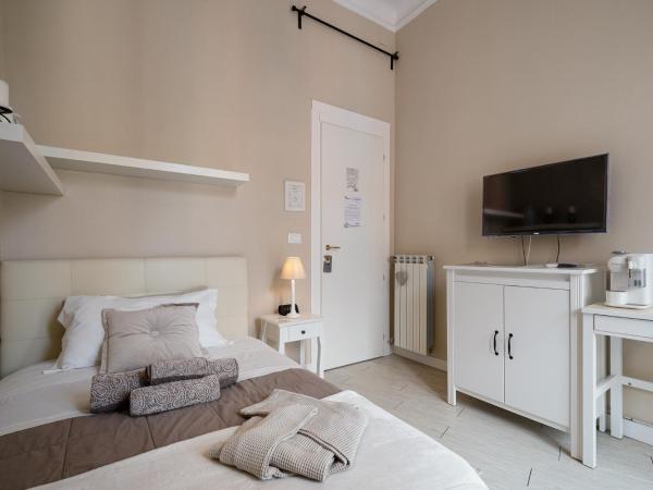 Your House Rooms : photo 1 de la chambre chambre simple avec salle de bains extérieure privative