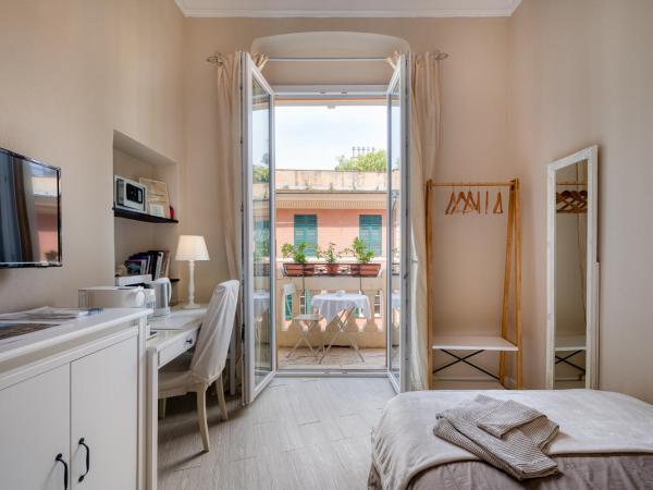 Your House Rooms : photo 2 de la chambre chambre simple avec salle de bains extérieure privative