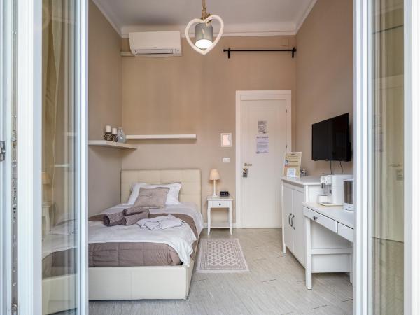 Your House Rooms : photo 5 de la chambre chambre simple avec salle de bains extérieure privative