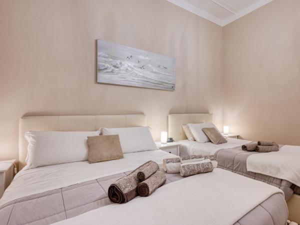 Your House Rooms : photo 3 de la chambre chambre triple avec salle de bains privative et balcon