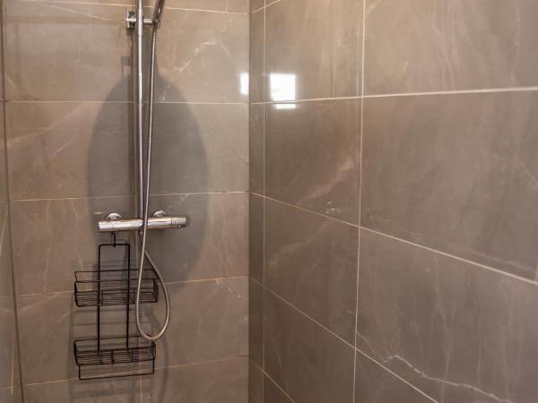 La Maison du Cotton- Gite bio-climatique : photo 8 de la chambre chambre double ou lits jumeaux avec terrasse