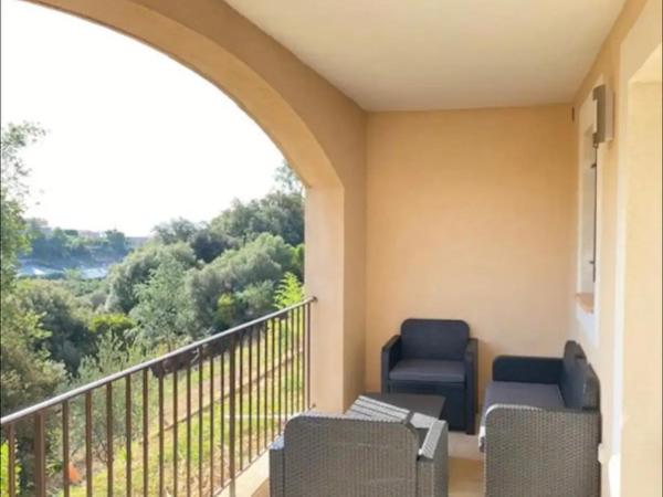 DOMAINE LOU BEL AZUR - Elégant : photo 4 de la chambre appartement - vue sur jardin