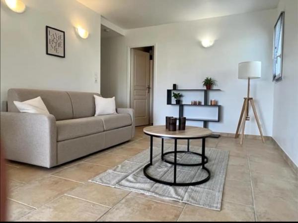 DOMAINE LOU BEL AZUR - Elégant : photo 7 de la chambre appartement - vue sur jardin