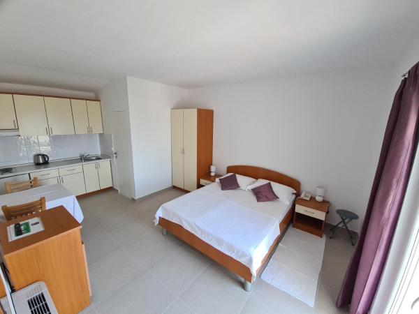 Pansion Komfor Moča : photo 2 de la chambre studio avec balcon