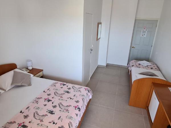 Pansion Komfor Moča : photo 2 de la chambre chambre triple avec balcon