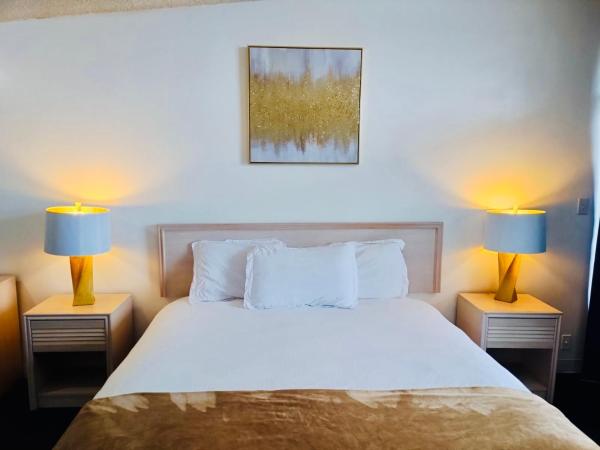 Foghorn Harbor Inn : photo 1 de la chambre chambre lit king-size - vue sur mer