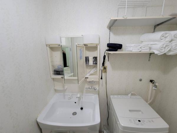 P-STAY広島平和公園withペット 401号室 : photo 2 de la chambre chambre double avec salle de bains privative