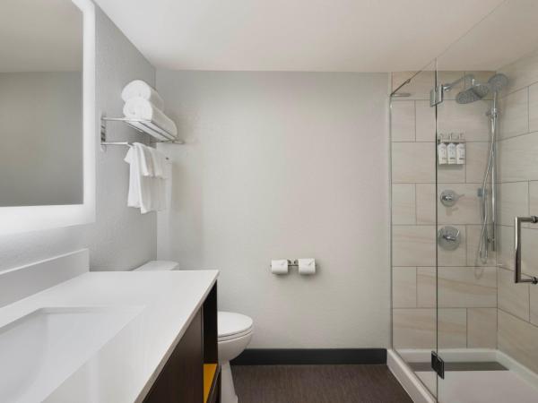 Holiday Inn & Suites Orlando SW - Celebration Area, an IHG Hotel : photo 4 de la chambre suite lit king-size – non-fumeurs