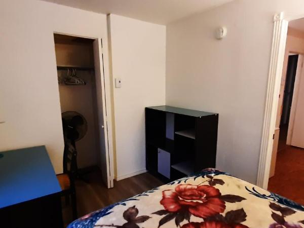 Gîte d'Iberville : photo 7 de la chambre chambre double avec salle de bains commune