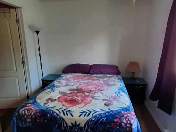 Gîte d'Iberville : photo 6 de la chambre chambre double avec salle de bains commune