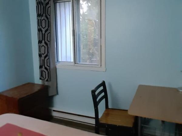 Gîte d'Iberville : photo 6 de la chambre chambre double avec salle de bains commune