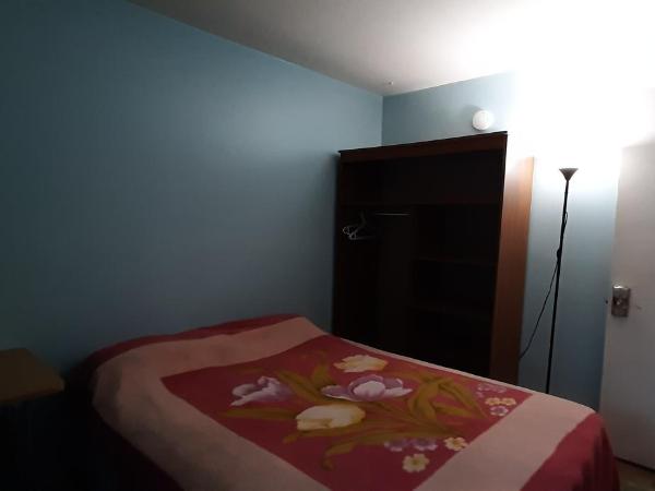 Gîte d'Iberville : photo 5 de la chambre chambre double avec salle de bains commune