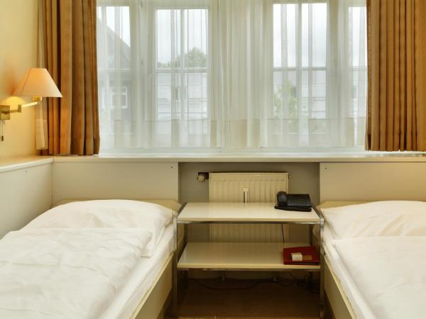 Hotel Bellmoor im Dammtorpalais : photo 2 de la chambre chambre lits jumeaux