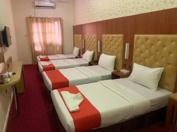 Parasol Hotel : photo 2 de la chambre chambre familiale