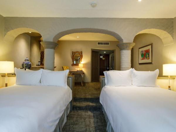 Quinta Real Guadalajara : photo 8 de la chambre suite principale avec 2 lits
