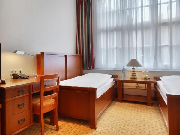 Hotel Bellmoor im Dammtorpalais : photo 1 de la chambre chambre lits jumeaux