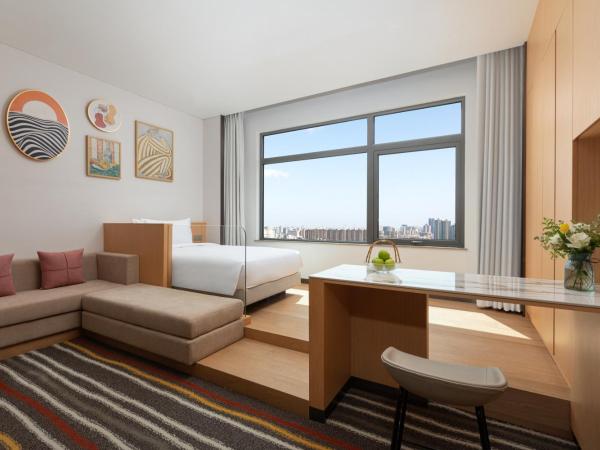 Fraser Place Wujiaochang Shanghai - Adjoin business center, free minibar : photo 1 de la chambre premier room - refrigerator & 2-in-1 washer dryer & microwave