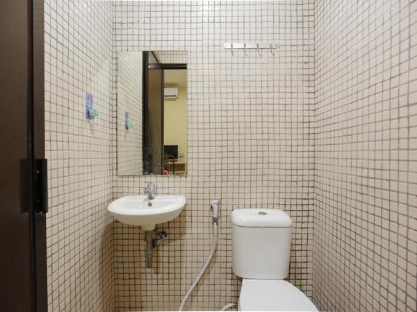 RedDoorz near Jakarta International Velodrome : photo 4 de la chambre chambre double standard