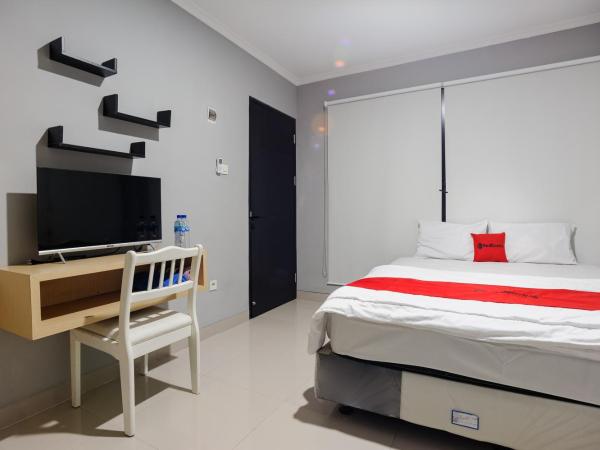 RedDoorz near Jakarta International Velodrome : photo 9 de la chambre chambre double deluxe