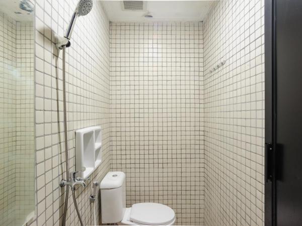 RedDoorz near Jakarta International Velodrome : photo 5 de la chambre chambre double deluxe