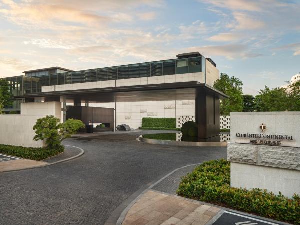 Intercontinental Shenzhen Dameisha Resort, an IHG Hotel : photo 3 de la chambre chambre lit king-size classique avec accès au salon - vue sur jardin