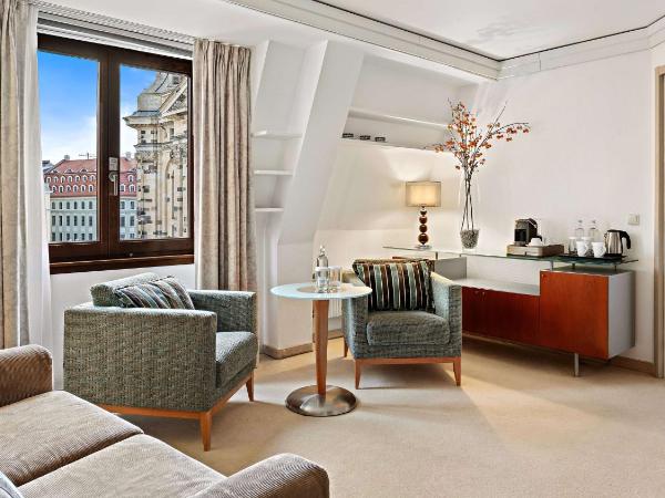 Hilton Dresden an der Frauenkirche : photo 3 de la chambre suite d’angle lit king-size