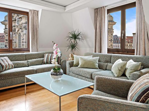 Hilton Dresden an der Frauenkirche : photo 4 de la chambre suite d’angle lit king-size