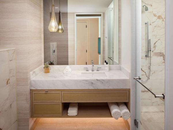 Conrad Orlando : photo 7 de la chambre luxury one-bedroom king suite with balcony and lagoon view