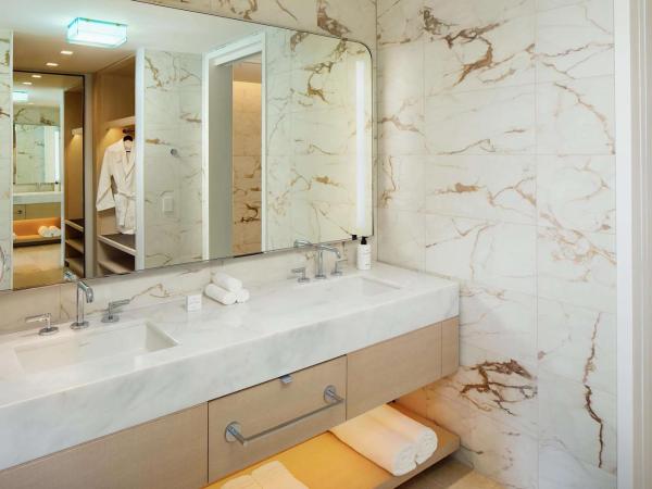 Conrad Orlando : photo 6 de la chambre luxury one-bedroom king suite with balcony and lagoon view