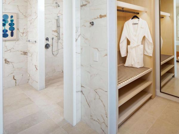 Conrad Orlando : photo 5 de la chambre luxury one-bedroom king suite with balcony and lagoon view