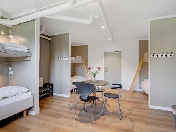 Kragsbjerggaard Vandrerhjem : photo 2 de la chambre chambre familiale avec salle de bains commune (6-8 adultes)