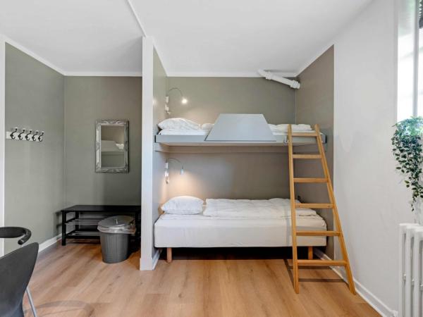 Kragsbjerggaard Vandrerhjem : photo 3 de la chambre chambre familiale avec salle de bains commune (6-8 adultes)