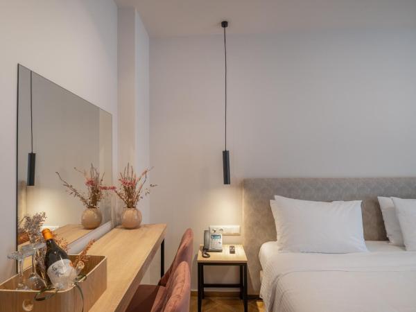 IRA - ΗΡΑ Hotel : photo 2 de la chambre chambre triple supérieure